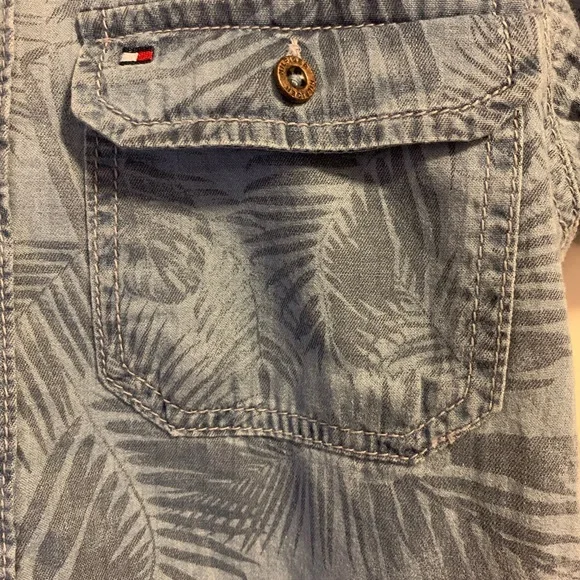Tommy Hilfiger tropical button down size 8/10 - Picture 3 of 4